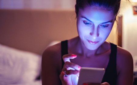 ਫੋਨ ਇਸਤੇਮਾਲ ਕਰਦਿਆਂ ਇਨ੍ਹਾਂ ਗੱਲਾਂ ਦਾ ਧਿਆਨ ਰੱਖਿਆ ਜਾਏ ਤਾਂ ਕਦੀ ਖਰਾਬ ਨਹੀਂ ਹੋਣਗੀਆਂ ਅੱਖਾਂ