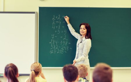 ਦੁਨੀਆ ਵਿੱਚ ਅਧਿਆਪਕਾ ਨੂੰ ਸਭ ਤੋਂ ਵੱਧ ਤਨਖ਼ਾਹ ਦੇਣ ਵਾਲਾ ਦੇਸ਼ ਕੈਨੇਡਾ ਹੈ ।ਇਥੈ ਸੰਕੈਡਰੀ ਸਕੂਲ ਦੇ ਅਧਿਆਪਕਾ  ਦੀ  ਤਨਖ਼ਾਹ 67 ਲੱਖ ਰੁਪਏ ਸਾਲਾਨਾ ਤੱਕ ਹੁੰਦੀ ਹੈ ।