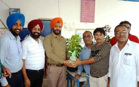 ਭਾਰਤ ਪੈਟਰੌਲੀਅਮ ਨੇ ਪੰਪ ਤੇ ਤੇਲ ਪਾਉਣ ਆਏ ਗ੍ਰਾਹਕਾਂ ਨੂੰ ਪੌਦੇ ਵੰਡਣ ਦੀ ਮੁਹਿੰਮ ਚਲਾਈ