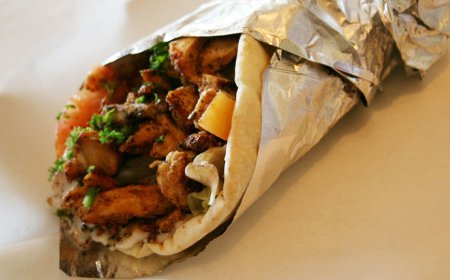 ਭੋਜਨ ਨੂੰ ਜ਼ਿਆਦਾ ਦੇਰ ਤੱਕ ਐਲਮੀਨੀਅਮ ਫੋਇਲ ਵਿੱਚ ਰੱਖਣਾ ਸਿਹਤ ਲਈ ਹਾਨੀਕਾਰਕ ਹੈ,  ਐਲਮੀਨੀਅਮ ਇੱਕ ਜ਼ਹਿਰੀਲੀ ਧਾਂਤ ਹੈ ਜੋ ਕਿ ਸਾਡੇ ਦਿਮਾਗ ਅਤੇ ਹੱਡੀਆਂ ਤੇ ਬੁਰਾ ਅਸਰ ਪਾਉਂਦਾ ਹੈ ।