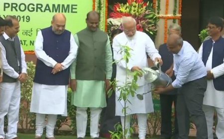 ਪ੍ਰਧਾਨ ਮੰਤਰੀ ਨਰਿੰਦਰ ਮੋਦੀ ਨੇ 'ਰੁੱਖ ਲਗਾਓ' ਮੁਹਿੰਮ 'ਚ ਲਿਆ ਭਾਗ ।