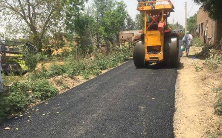 ਜ਼ਿਲਾ ਸ੍ਰੀ ਮੁਕਤਸਰ ਸਾਹਿਬ ਦੀਆਂ ਸੜਕਾਂ ਨੂੰ ਚਮਕਾਉਣ ਲਈ ਚੱਲ ਰਿਹੈ ਦੋ ਪੜਾਵੀ ਕੰਮ