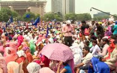 ਦਿੱਲੀ 'ਚ ਮੰਦਰ ਬਣਾਉਣ ਦੀ ਮੰਗ ਕਰ ਰਹੇ ਰਵਿਦਾਸੀਆ ਭਾਈਚਾਰੇ 'ਤੇ ਲਾਠੀਚਾਰਜ