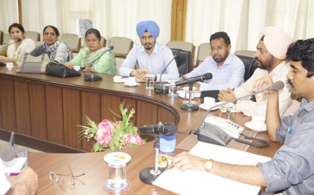 ਡਿਪਟੀ ਕਮਿਸ਼ਨਰ ਵੱਲੋਂ ‘ਸਰਬੱਤ ਸਿਹਤ ਬੀਮਾ ਯੋਜਨਾ’ ਦੀ ਪ੍ਰਗਤੀ ਦਾ ਜਾਇਜ਼ਾ