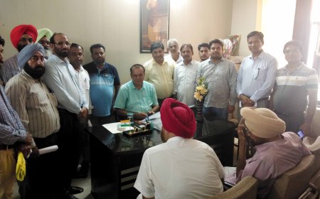 ਜਿਲ੍ਹਾ ਸਿੱਖਿਆ ਅਫਸਰ (ਐਲੀਮੈਂਟਰੀ) ਸ਼੍ਰੀ ਬਲਜੀਤ ਕੁਮਾਰ ਜੀ ਦਾ ਕੀਤਾ ਗਿਆ  ਸਵਾਗਤ