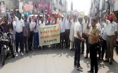 ਸਮੂਹ ਵਿਭਾਗਾਂ ਦੀਆਂ ਜਥੇਬੰਦੀਆਂ ਨੇ ਛੁੱਟੀ ਲੈ ਕੇ ਕੱਢਿਆ  ਰੋਸ ਮਾਰਚ