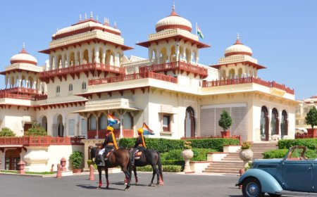 ਇੰਡੀਆ ਦੇ ਸਭ ਤੋਂ ਮਹਿੰਗਾ ਹੋਟਲ ਰਾਮਬਾਗ਼ ਪੈਲਸ, ਜੈਪੁਰ ਹੈ ਜਿਸ ਦਾ ਇੱਕ ਰਾਤ ਰੁਕਣ ਦਾ ਕਿਰਾਇਆ 6 ਲੱਖ ਰੁਪਏ ਹੈ।