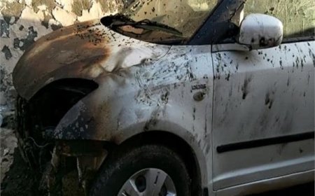 ਅਣਪਛਾਤੇ ਵਿਅਕਤੀਆਂ ਵੱਲੋਂ ਕਾਰ ਨੂੰ ਲਗਾਈ ਗਈ ਅੱਗ, ਕਾਰ ਸੜ ਕੇ ਹੋਏ ਸੁਆਹ