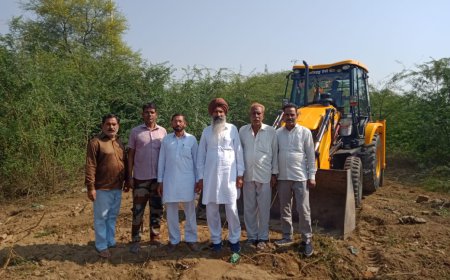 ਰੇਲਵੇ ਸਟੇਸ਼ਨ ਮਲੋਟ ਦੇ ਸਾਹਮਣੇ ਝਾੜੀਆਂ ਦੀ ਕੀਤੀ ਗਈ ਸਫ਼ਾਈ