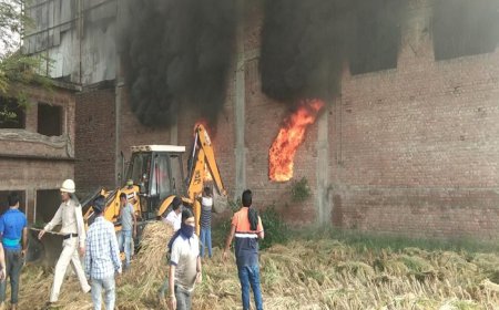 ਪਠਾਨਕੋਟ 'ਚ ਬਿਸਕੁੱਟ ਫੈਕਟਰੀ 'ਚ ਲੱਗੀ ਭਿਆਨਕ ਅੱਗ