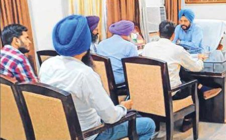 ਐੱਸ.ਡੀ.ਐੱਮ. ਗੋਪਾਲ ਸਿੰਘ ਨੇ ਪਰਾਲੀ ਨਾ ਸਾੜਨ ਸਬੰਧੀ ਕੀਤੀ ਮੀਟਿੰਗ