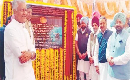 ਕੈਪਟਨ ਅਮਰਿੰਦਰ ਸਿੰਘ ਨੇ ਬਟਾਲਾ ਵਿਖੇ 'ਪ੍ਰਕਾਸ਼ ਪੁਰਬ ਮਾਰਗ' ਦਾ ਰੱਖਿਆ ਨੀਂਹ ਪੱਥਰ