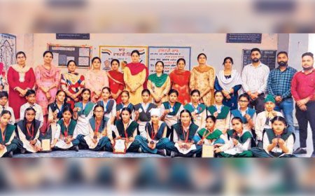 ਆਦਰਸ਼ ਸਕੂਲ ਦੇ ਵਿਦਿਆਰਥੀਆਂ ਨੇ ਰਾਜ ਪੱਧਰੀ ਮੁਕਾਬਲਿਆਂ 'ਚ ਮਾਰੀ ਬਾਜੀ