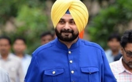 ਇਮਰਾਨ ਦੇ ਸੱਦੇ 'ਤੇ ਪਾਕਿ ਲਈ ਰਵਾਨਾ ਹੋਏ ਨਵਜੋਤ ਸਿੰਘ ਸਿੱਧੂ