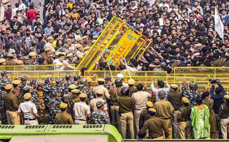 JNU ਦੇ ਵਿਦਿਆਰਥੀਆਂ ਨੇ ਸੰਸਦ ਤੱਕ ਕੱਢਿਆ ਮਾਰਚ , ਤੋੜੇ ਬੈਰੀਕੇਡ , ਸੰਸਦ ਭਵਨ ਨੇੜੇ ਧਾਰਾ 144 ਲਾਗੂ