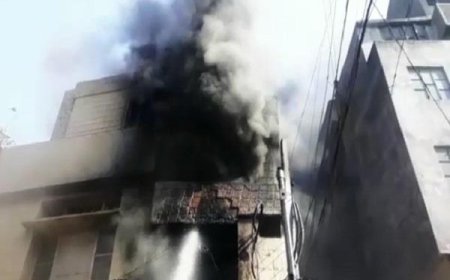 ਲੁਧਿਆਣਾ 'ਚ 3 ਮੰਜ਼ਿਲਾ ਇਮਾਰਤ ਨੂੰ ਲੱਗੀ ਭਿਆਨਕ ਅੱਗ