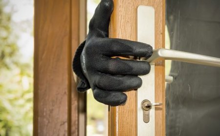 ਇੱਕ ਵਕੀਲ ਦੇ ਘਰ ਵਿੱਚੋ ਲੱਖਾਂ ਰੁਪਏ ਦੀ ਨਕਦੀ ਅਤੇ ਮੋਬਾਇਲ ਚੋਰੀ