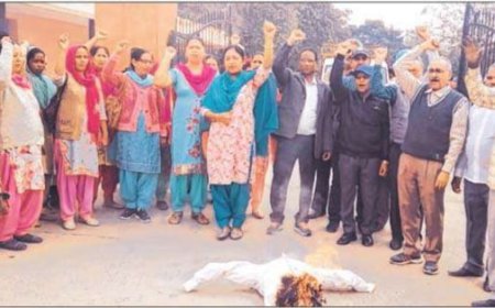 ਜੇ .ਐੱਨ. ਯੂ. ਦੇ ਮੁੱਦੇ ' ਤੇ ਸੀਟੂ ਨੇ ਫੂਕਿਆ ਪ੍ਰਧਾਨ ਮੰਤਰੀ ਦਾ ਪੁਤਲਾ