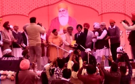 ਸ. ਅਜਾਇਬ ਸਿੰਘ ਭੱਟੀ ਡਿਪਟੀ ਸਪੀਕਰ ਵੱਲੋਂ "ਸ਼੍ਰੀ ਗੁਰੂ ਨਾਨਕ ਉਤਸਵ" ਮੌਕੇ ਪੁਜੀਸ਼ਨਾਂ ਹਾਸਿਲ ਕਰਨ ਵਾਲੇ ਵਿਦਿਆਰਥੀਆਂ ਨੂੰ ਕੀਤਾ ਗਿਆ ਸਨਮਾਨਿਤ