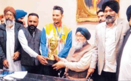 ਡਰੈਗਨ ਬੋਟ ਮੁਕਾਬਲੇ ਚ ਕਾਂਸੀ ਦਾ ਤਗਮਾ ਜੇਤੂ ਖਿਡਾਰੀ ਅਵਤਾਰ ਸਿੰਘ ਬਾਦਲ ਨੇ ਨੂੰ ਕੀਤਾ ਸਨਮਾਨਿਤ