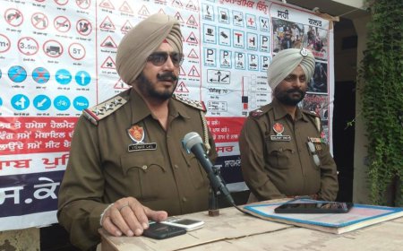 ਪੁਲਿਸ ਨੇ ਧੀਆ ਨੂੰ ਆਤਮ ਰੱਖਿਆਂ ਕਰਨ ਅਤੇ ਅਸੁਰੱਖਿਅਤ ਵੇਲੇ ਪੁਲਿਸ ਸਹਾਇਤਾ ਪ੍ਰਾਪਤ ਕਰਨ ਬਾਰੇ ਦਿੱਤੀ ਜਾਣਕਾਰੀ