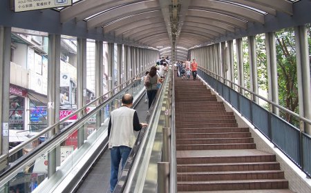 ਦੁਨੀਆਂ ਦਾ ਸਭ ਤੋਂ ਲੰਬਾ Escalator System Hong Kong  ਵਿੱਚ ਹੈ। ਇਹ 135 ਮੀਟਰ ਉੱਚਾ ਅਤੇ 800 ਲੰਬਾ ਹੈ।