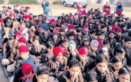 ਵਿਦਿਆਰਥੀਆਂ ਨੂੰ ਟ੍ਰੈਫ਼ਿਕ ਨਿਯਮਾਂ ਸਬੰਧੀ ਕੀਤਾ ਜਾਗਰੂਕ