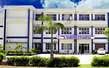 ਕਾਲਜ ਦੇ ਸਟਾਫ਼ ਵਲੋਂ ਪ੍ਰਬੰਧਕੀ ਕਮੇਟੀ ਖ਼ਿਲਾਫ਼ ਧਰਨਾ ਮਲੋਟ