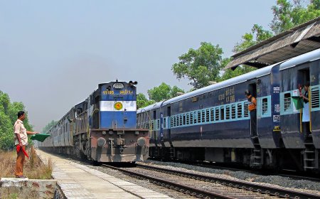 ਨਵੇਂ ਸਾਲ ‘ਤੇ ਰੇਲਵੇ ਨੇ ਯਾਤਰੀਆਂ ਨੂੰ ਦਿੱਤਾ ਝਟਕਾ, ਕਿਰਾਏ ‘ਚ ਹੋਇਆ ਵਾਧਾ