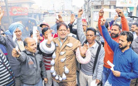 ਬਠਿੰਡਾ ਵਿਚ ਬਿਜਲੀ ਦਰਾਂ 'ਚ ਵਾਧੇ ਦੇ ਰੋਸ ਵਜੋਂ ਸੂਬਾ ਸਰਕਾਰ ਵਿਰੁੱਧ ਪ੍ਰਦਰਸ਼ਨ