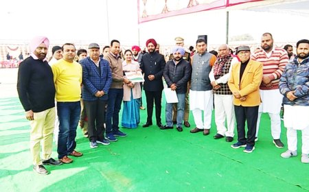 ਗਣਤੰਤਰ ਦਿਵਸ ਤੇ ਮੰਡੀ ਹਰਜੀ ਰਾਮ ਗਰਲਜ਼ ਸਕੂਲ ਮਲੋਟ ਦੇ 3 ਅਧਿਆਪਕਾ ਦਾ ਹੋਇਆ ਸਨਮਾਨ