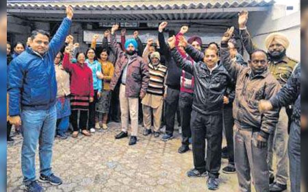 ਬੈਂਕ ਕਰਮਚਾਰੀਆਂ ਨੇ ਇੰਡੀਅਨ ਬੈਂਕ ਐਸੋਸੀਏਸ਼ਨ ਅਤੇ ਕੇਂਦਰ ਸਰਕਾਰ ਦੇ ਵਿਰੁੱਧ ਕੀਤਾ ਰੋਸ ਪ੍ਰਦਰਸ਼ਨ