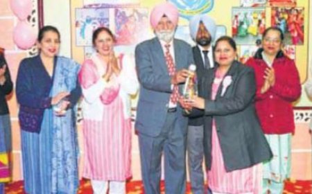 ਜੀ . ਟੀ . ਬੀ . ਖ਼ਾਲਸਾ ਸਕੂਲ ਮਲੋਟ 'ਚ ਕਰਵਾਇਆ ਸਾਲਾਨਾ ਇਨਾਮ ਵੰਡ ਸਮਾਗਮ