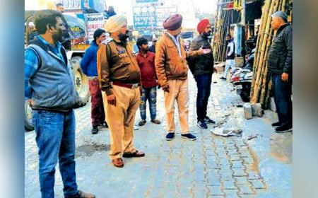 ਪੁਲਿਸ ਪ੍ਰਸ਼ਾਸਨ ਅਤੇ ਨਗਰ ਕੌਂਸਲ ਵੱਲੋਂ ਬਾਜ਼ਾਰਾਂ ਵਿਚੋਂ ਨਾਜਾਇਜ਼ ਕਬਜ਼ੇ ਹਟਾਉਣ ਦੀ ਮੁਹਿੰਮ ਜਾਰੀ