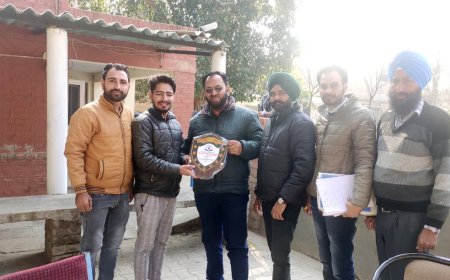 ਐੱਸ.ਡੀ.ਓ ਰਾਕੇਸ਼ ਮੋਹਨ ਮੱਕੜ ਨੂੰ ਵਧੀਆ ਸੇਵਾਵਾਂ ਲਈ ਕੀਤਾ ਗਿਆ ਸਨਮਾਨਿਤ