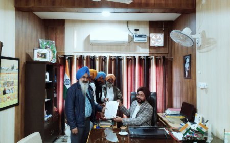 ਮਲੋਟ ਦੀਆਂ ਸਮੱਸਿਆਵਾਂ ਸੰਬੰਧੀ ਐੱਸ.ਡੀ.ਐੱਮ ਨੂੰ ਸੌਂਪਿਆ ਮੰਗ ਪੱਤਰ