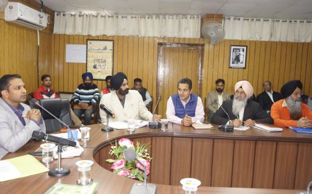 ਏ.ਡੀ.ਸੀ ਵਲੋਂ ਸਕੂਲ ਮੁੱਖੀਆ ਨਾਲ ਬੈਠਕ