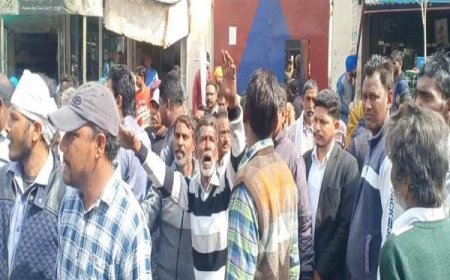 ਮਲੋਟ ਸਫਾਈ ਸੇਵਕ ਯੂਨੀਅਨ ਵੱਲੋਂ ਸਿਟੀ ਥਾਣੇ ਦੇ ਬਾਹਰ ਪ੍ਰਦਰਸ਼ਨ