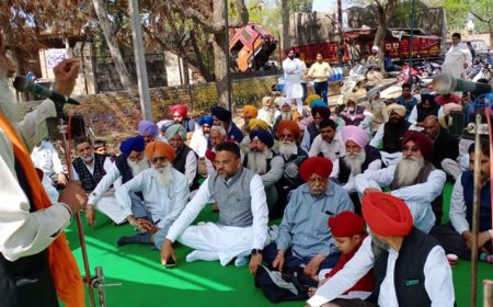 ਮਲੋਟ ਵਿਕਾਸ ਮੰਚ ਵੱਲੋਂ ਸੜਕ ਬਣਾਉਣ ਲਈ ਸ਼ਾਂਤਮਈ ਰੋਸ ਧਰਨਾ