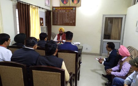 ਮਲੋਟ ਦੇ ਐਸ.ਡੀ.ਐਮ ਵੱਲੋਂ ਦਵਾਈ ਵਿਕ੍ਰੇਤਾਵਾਂ ਨਾਲ ਬੈਠਕ