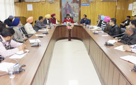 ਕਰੋਨਾ ਵਾਇਰਸ ਤੋਂ ਲੋਕਾਂ ਨੂੰ ਬਚਾਉਣ ਲਈ ਜ਼ਿਲਾ ਪ੍ਰਸ਼ਾਸਨ ਵਲੋਂ ਰੱਖੀ ਜਾ ਰਹੀ ਹੈ ਪੂਰਨ ਚੌਕਸੀ