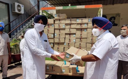 ਫਿਰੋਜਪੁਰ ਐਮ.ਪੀ ਹਲਕੇ ਲਈ ਸੁਖਬੀਰ ਸਿੰਘ ਬਾਦਲ ਵੱਲੋਂ ਮਲੋਟ ਤੋਂ ਹੈਂਡ ਸੇਨਿਟਾਇਜ਼ਰ ਵੰਡਣ ਦੀ ਸ਼ੁਰੂਆਤ