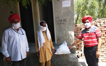 ਇਕਾਂਤਵਾਸ ਅਚਨਚੇਤ ਚੈਕਿੰਗ ਦੌਰਾਨ ਜੀ.ਓ.ਜੀ ਇੰਚਾਰਜ ਨੇ ਲੋੜਵੰਦ ਨੂੰ ਰਾਸ਼ਨ ਦਿੱਤਾ