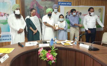 ਡਿਪਟੀ ਸਪੀਕਰ ਪੰਜਾਬ ਵਿਧਾਨ ਸਭਾ ਸ.ਅਜਾਇਬ ਸਿੰਘ ਭੱਟੀ ਨੇ ਸਕੂਲੀ ਵਿਦਿਆਰਥਣਾਂ ਨੂੰ ਵੰਡੇ ਸਮਾਰਟ ਫੋਨ