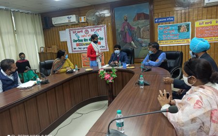 "ਬੇਟੀ ਬਚਾਓ ਬੇਟੀ ਪੜਾਓ" ਪ੍ਰੋਗਰਾਮ ਤਹਿਤ ਸਕੂਲੀ ਵਿਦਿਆਰਥਣਾਂ ਨੂੰ ਵੰਡੇ ਗਏ ਸਮਾਰਟ ਫੋਨ