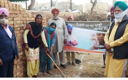 ਬਲਾਕ ਮਲੋਟ ਦੇ ਵੱਖ ਵੱਖ ਪਿੰਡਾਂ ਵਿੱਚ ਹਰ ਘਰ ਪਾਣੀ ਹਰ ਘਰ ਸਫਾਈ ਸਕੀਮ ਨੂੰ ਸਫਲਤਾ ਪੂਰਵਕ ਨੇਪਰੇ ਚਾੜਿਆ ਜਾ ਰਿਹਾ ਹੈ