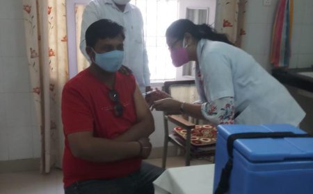 ਸਿਹਤ ਵਿਭਾਗ ਵਲੋਂ ਲੋਕਾਂ ਦੇ ਲਗਾਏ ਜਾ ਰਹੇ ਹਨ ਕੋਰੋਨਾ ਵੈਕਸੀਨ ਦੇ ਟੀਕੇ