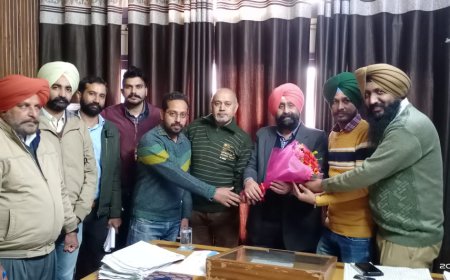 ਦੀ ਰੈਵੇਨਿਊ ਪਟਵਾਰ ਯੂਨੀਅਨ ਮਲੋਟ ਵੱਲੋਂ ਤਹਿਸੀਲਦਾਰ ਬੇਅੰਤ ਸਿੰਘ ਦਾ ਕੀਤਾ ਸਵਾਗਤ