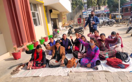 NHM ਵਰਕਰਾਂ ਨੇ ਸਾਲ 2021 ਦਾ ਖਾਤਮਾ ਪੰਜਾਬ ਸਰਕਾਰ ਮੁਰਦਾਬਾਦ ਦੇ ਨਾਅਰੇ ਲਗਾ ਕੀਤਾ ਖਤਮ