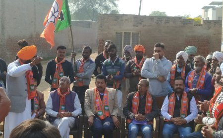 ਪਿੰਡ ਤਾਮਕੋਟ ਨਾਨੂ ਵਾਲਾ ਵਿਖੇ ਪ੍ਰਧਾਨਮੰਤਰੀ ਮੋਦੀ ਦੇ ਪੰਜਾਬ ਆਉਣ ਤੇ ਫਿਰੋਜਪੁਰ ਰੈਲੀ ਦੇ ਸੰਬੰਧ ਵਿੱਚ ਕੀਤੀ ਗਈ ਬੈਠਕ